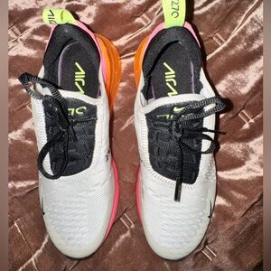 LIKE NEW - Trendy Sneakers